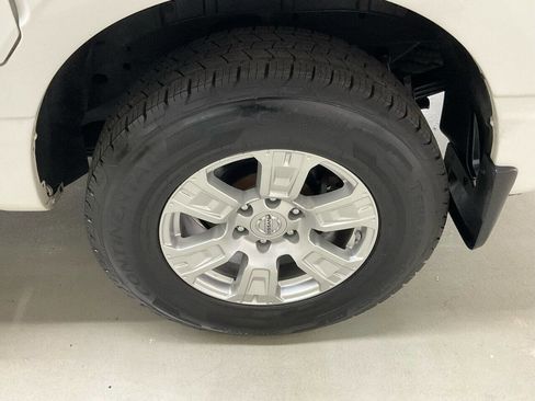 Used 2018 Nissan Titan SV image 26