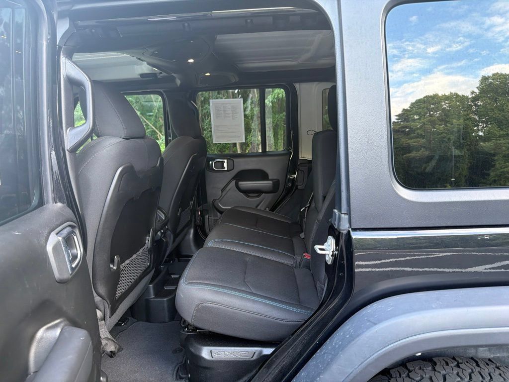 Used 2024 Jeep Wrangler Unlimited Rubicon 4xe AWD/4WD image 11