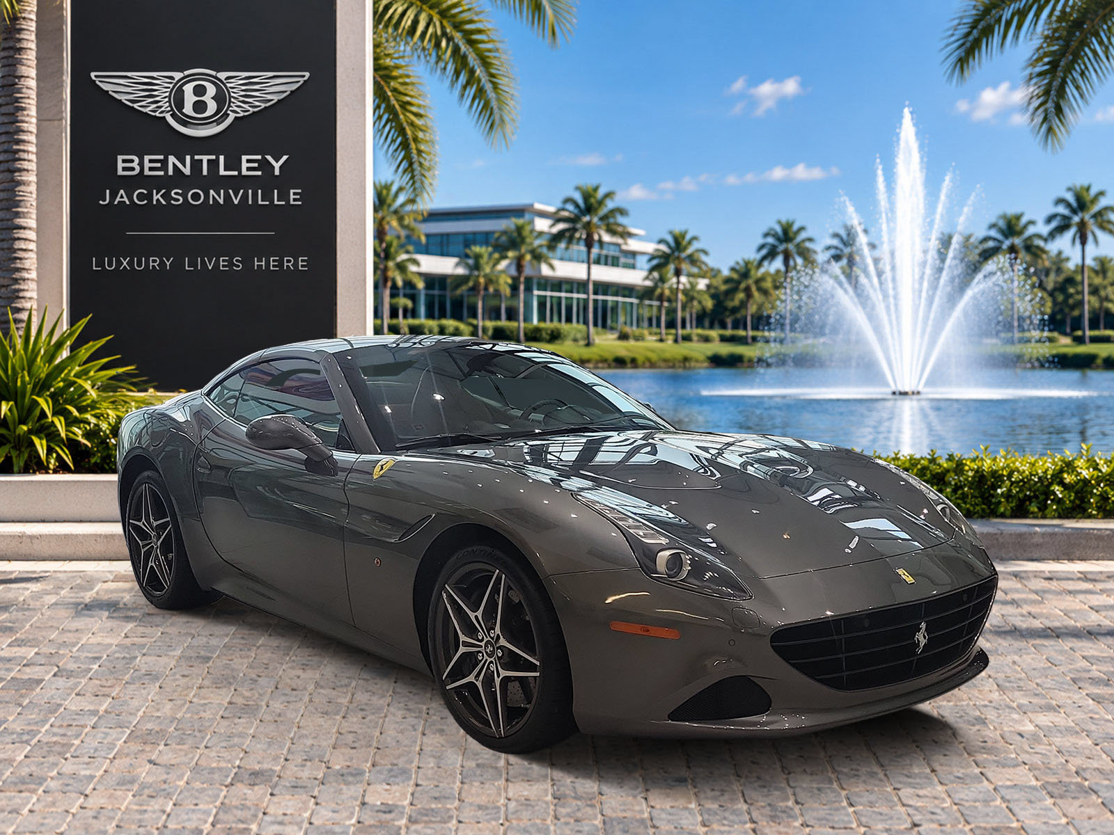 Used 2017 Ferrari California T RWD image 1