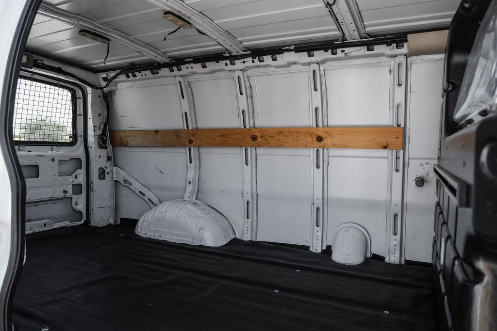 Used 2017 Chevrolet Express 2500 RWD image 34