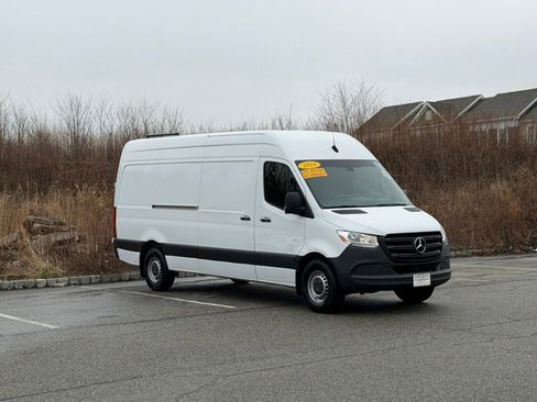 Used 2024 Mercedes-Benz Sprinter 2500 image 2
