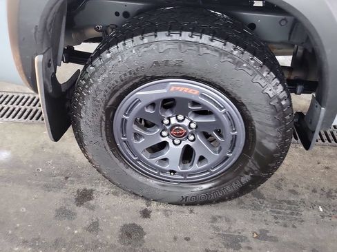 Used 2025 Nissan Frontier PRO-4X AWD/4WD image 6