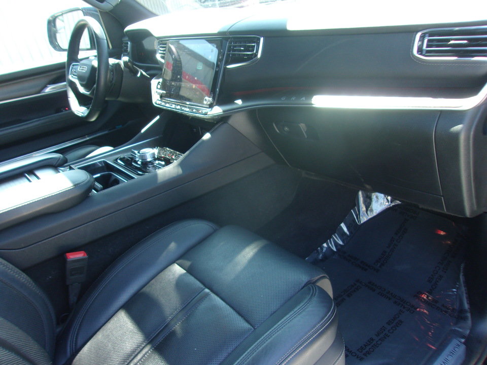 Used 2024 Jeep Grand Wagoneer L 4WD w/ Flexible Seating Group image 14