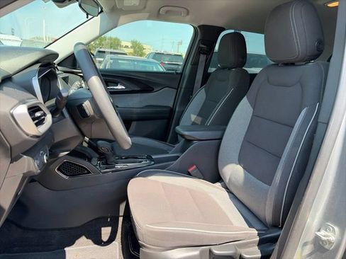 Used 2023 Chevrolet TrailBlazer LS FWD image 12
