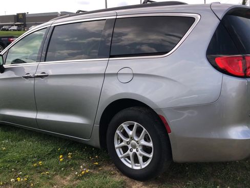 Used 2020 Chrysler Voyager Lxi image 5