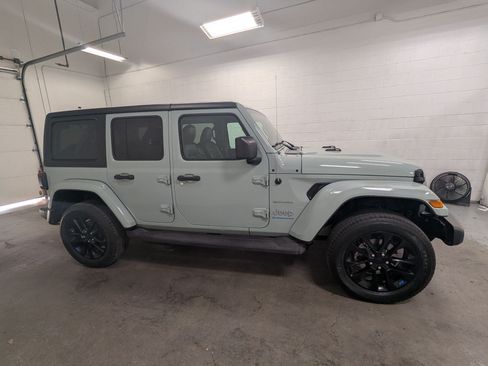 Used 2023 Jeep Wrangler Unlimited Sahara AWD/4WD image 3