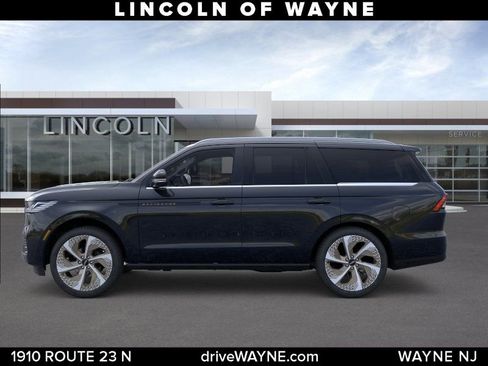 New 2026 Lincoln Navigator Black Label AWD/4WD image 3