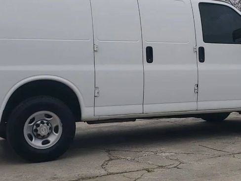 Used 2021 Chevrolet Express 2500 w/ Driver Convenience Package RWD image 6