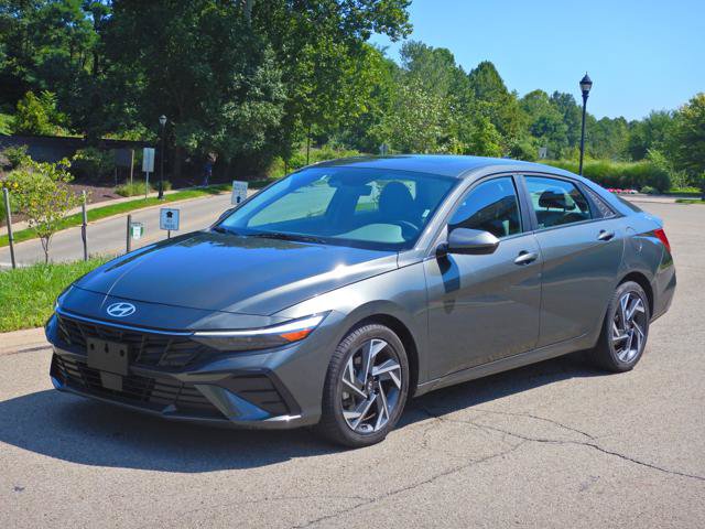 Used 2025 Hyundai Elantra SEL FWD image 1