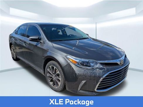 Used 2018 Toyota Avalon XLE image 4