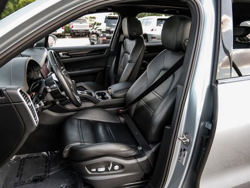 Used 2021 Porsche Cayenne image 35