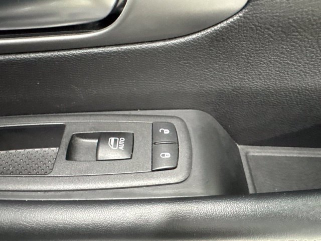 Used 2025 Chrysler Pacifica Select FWD image 27