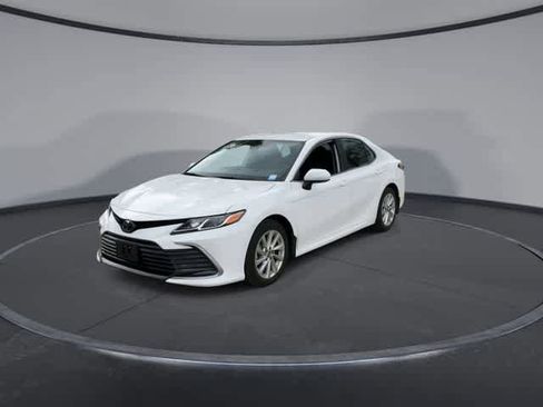 Used 2023 Toyota Camry LE image 4