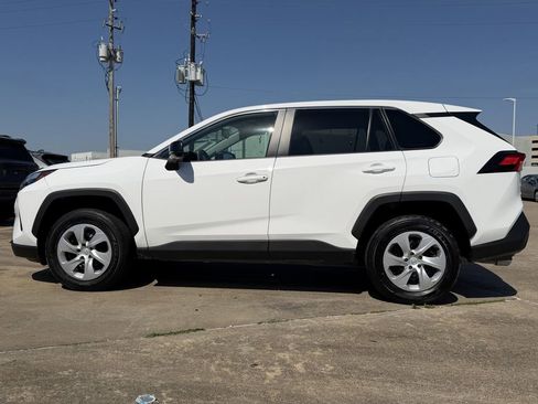 Used 2025 Toyota RAV4 LE AWD/4WD image 6