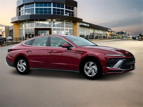 Certified 2025 Hyundai Sonata SE image 10