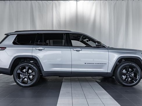 New 2025 Jeep Grand Cherokee L Limited w/ Luxury Tech Group II image 3