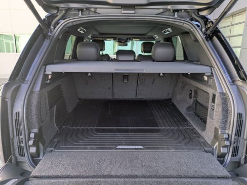 New 2026 Land Rover Range Rover SE image 13