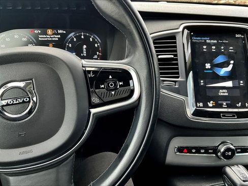 Used 2021 Volvo XC90 T5 Momentum w/ Protection Package Premier image 16