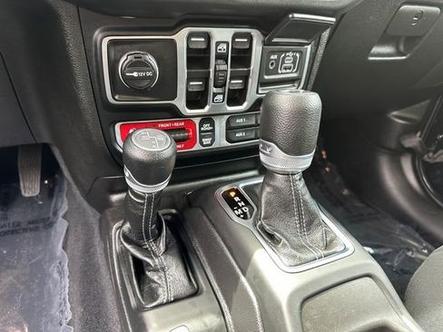 Used 2025 Jeep Wrangler Unlimited Rubicon 4xe w/ Convenience Group AWD/4WD image 29