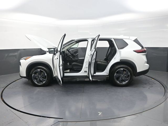 Used 2024 Nissan Rogue SV FWD image 42