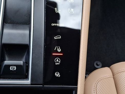 Certified 2023 Porsche Macan Turbo image 27