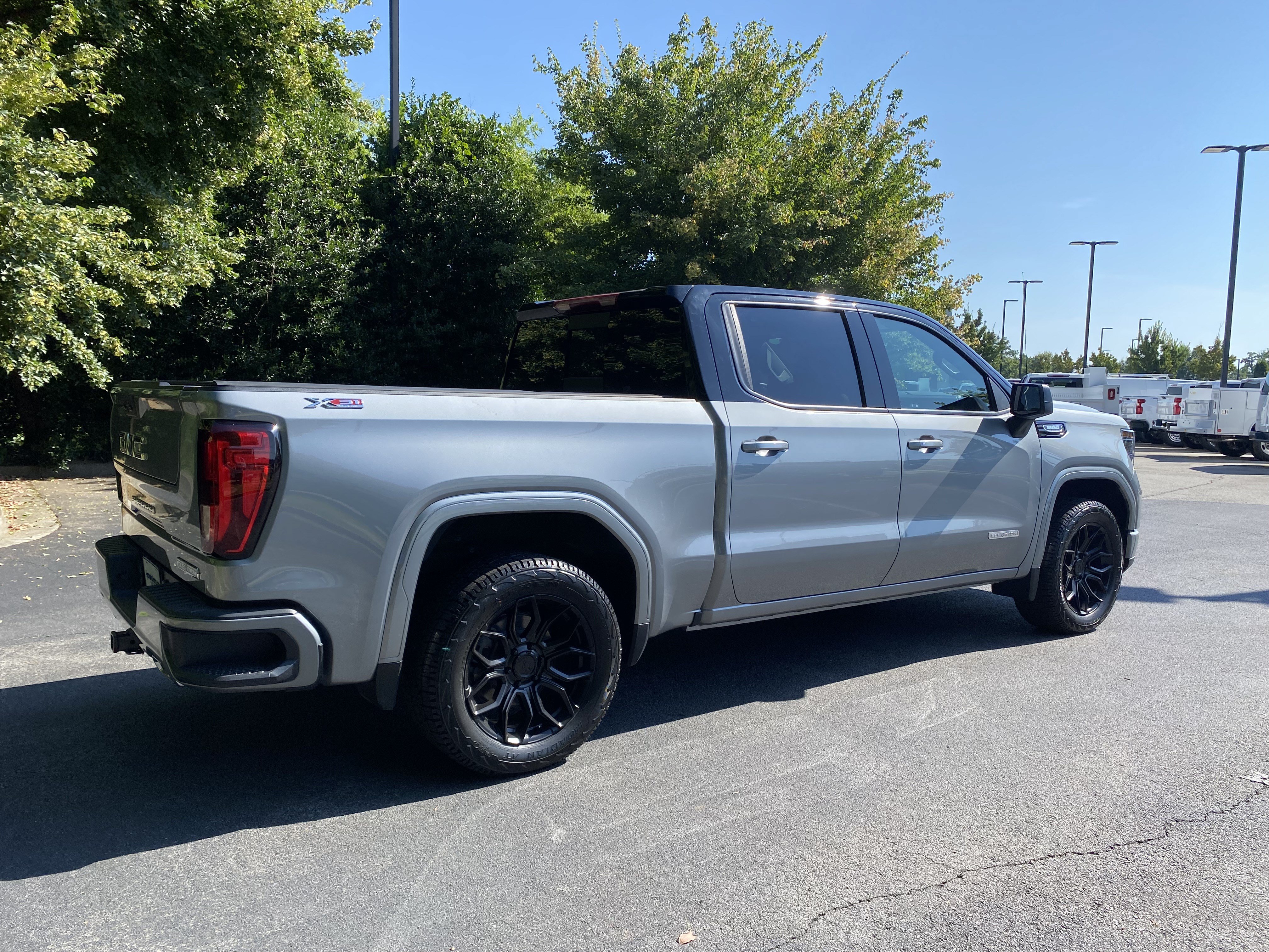 Used 2024 GMC Sierra 1500 Elevation w/ Preferred Package AWD/4WD image 9
