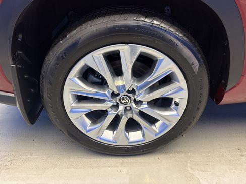 Used 2021 Toyota Highlander Limited AWD/4WD image 8