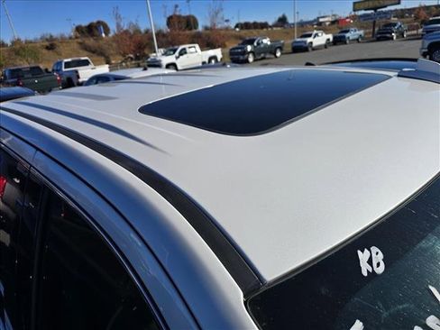 Used 2025 GMC Sierra 1500 SLT w/ SLT Premium Plus Package image 10