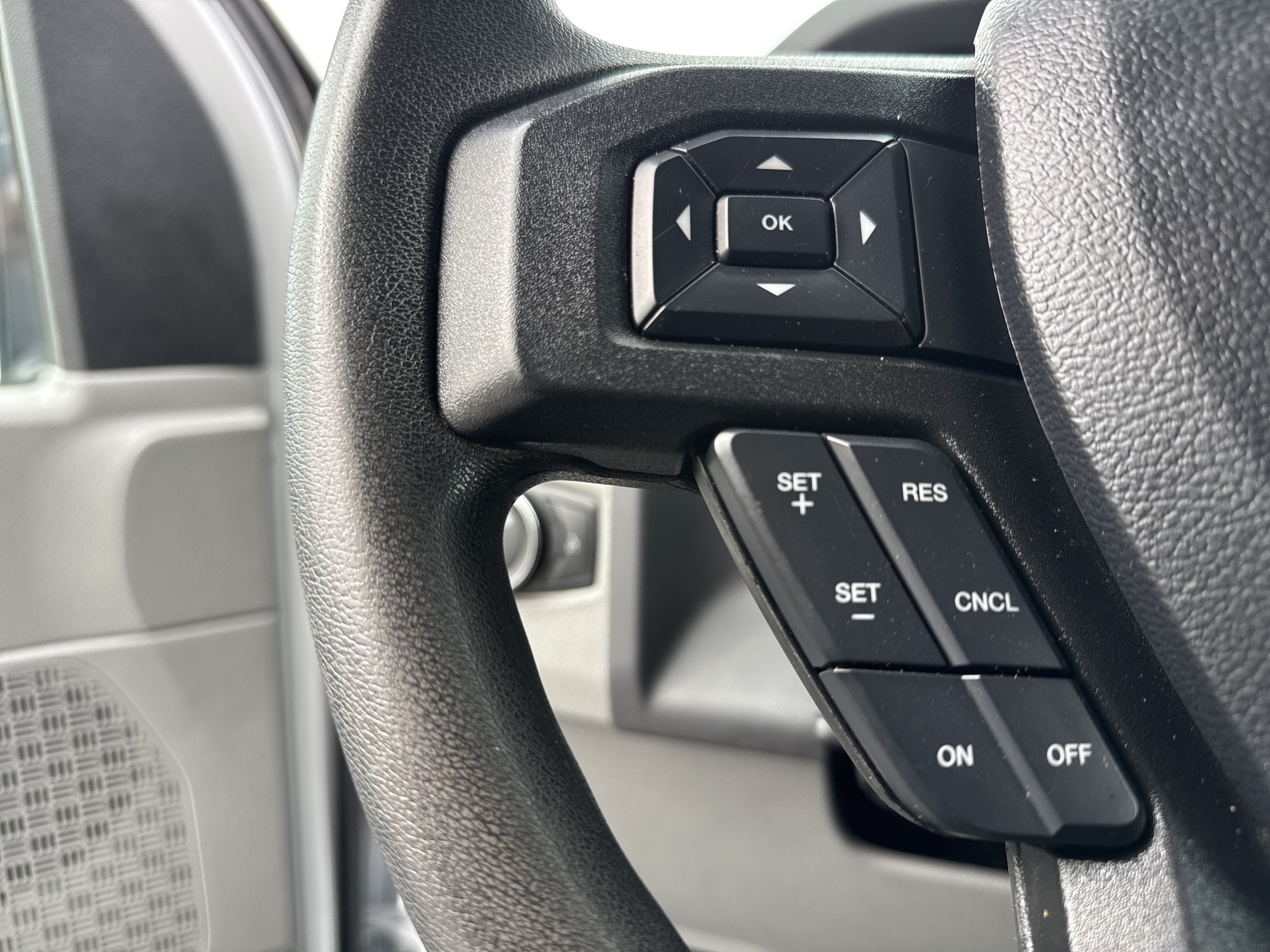 Used 2023 Ford E-450 and Econoline 450 Super Duty w/ Power Windows & Locks Group RWD image 18