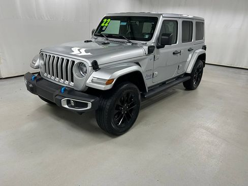 Used 2022 Jeep Wrangler Unlimited Sahara AWD/4WD image 2