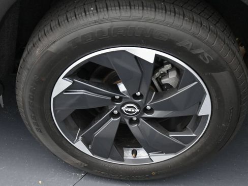 Used 2024 Nissan Rogue SV AWD/4WD image 13