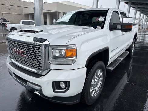 Used 2017 GMC Sierra 2500 Denali w/ Duramax Plus Package image 2