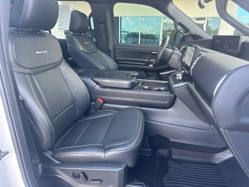 Used 2025 Ford Expedition Platinum w/ Stealth Appearance Package AWD/4WD image 14