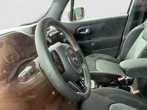 Used 2021 Jeep Renegade Latitude AWD/4WD image 7