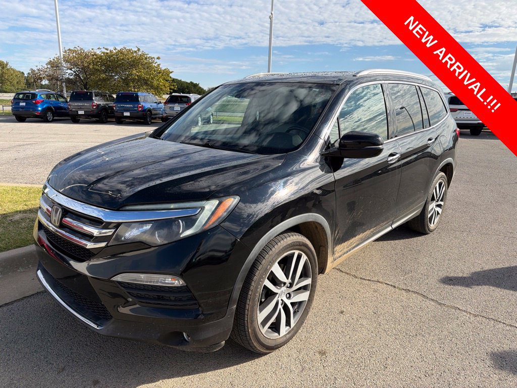 Used 2017 Honda Pilot Touring image 1