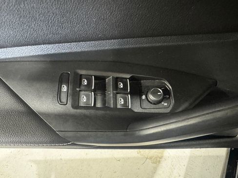 Used 2025 Volkswagen Jetta Sport FWD image 17
