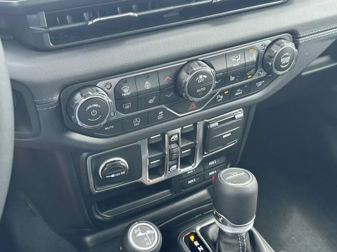 New 2026 Jeep Gladiator Sport AWD/4WD image 17