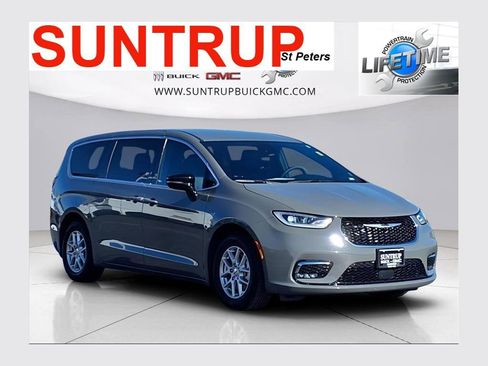 Used 2025 Chrysler Pacifica Select image 1