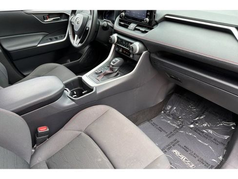Used 2022 Toyota RAV4 SE w/ Weather & Moonroof Package AWD/4WD image 16
