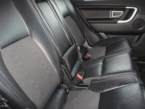 Used 2017 Land Rover Discovery Sport SE AWD/4WD image 15