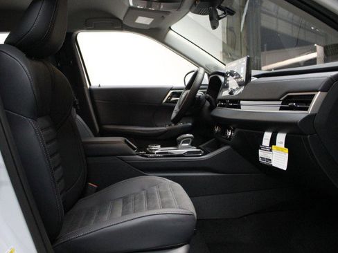 New 2025 Mitsubishi Outlander SE image 20