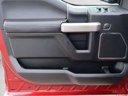 Used 2019 Ford F150 Lariat w/ Equipment Group 502A Luxury AWD/4WD image 9