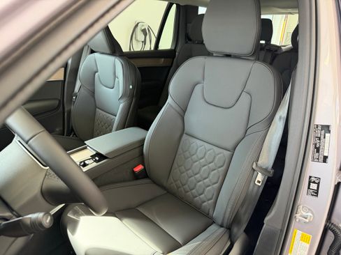 New 2026 Volvo XC90 B5 Plus w/ Protection Package Premier AWD/4WD image 15