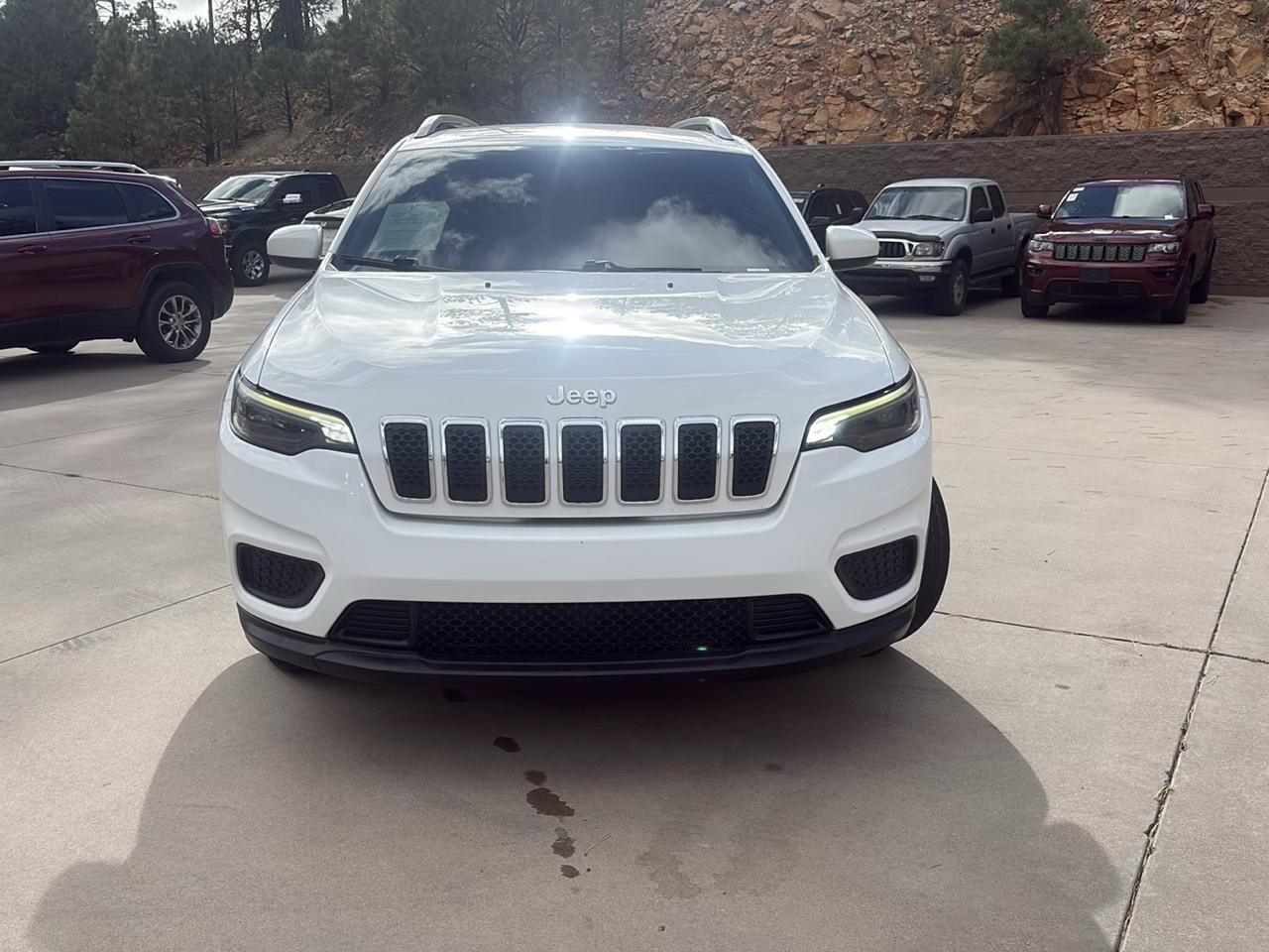 Used 2020 Jeep Cherokee Latitude FWD image 3