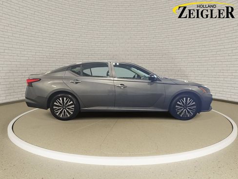 Certified 2025 Nissan Altima 2.5 SV FWD image 4