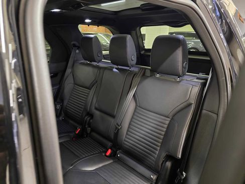 Used 2025 Land Rover Discovery S AWD/4WD image 20