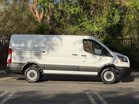 Used 2019 Ford Transit 250 130 Low Roof image 2
