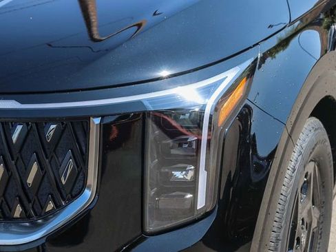 New 2026 Kia Carnival FWD image 5
