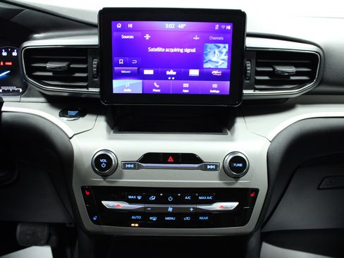 Used 2023 Ford Explorer XLT w/ Equipment Group 202A image 23