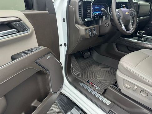 Used 2024 Chevrolet Silverado 1500 LTZ image 14